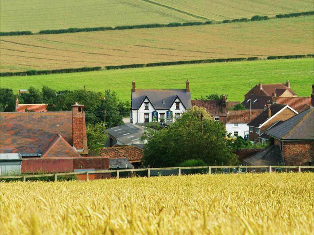 The Blue Bell Inn Weaverthorpe المظهر الخارجي الصورة